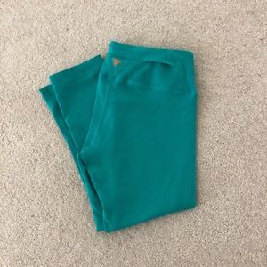 NWOT Emerald Green Capri Yoga Pants